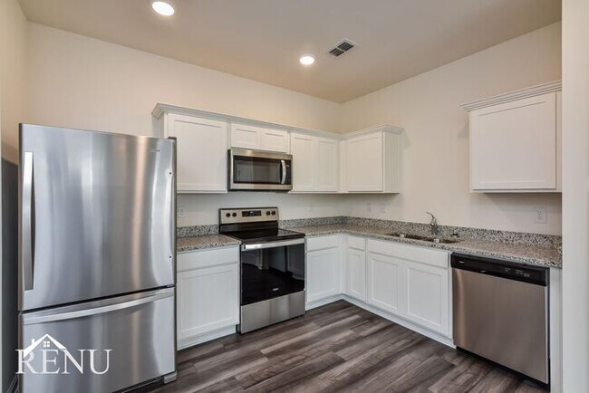 Building Photo - 1473 Hyatt Cir