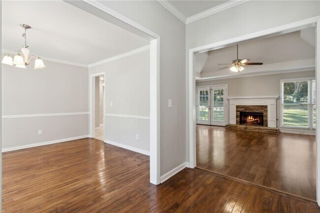 Building Photo - 356 Fenbrook Way SW