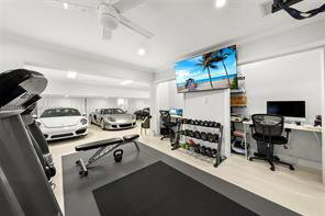 Foto del edificio - Alamanda Drive, Hallandale Beach, FL 33009 - 3 BR 4 BA single-family home