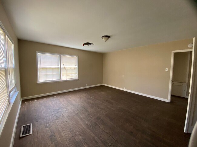 Foto del edificio - Spacious, remodeled 4 Bed, 2 Bath Home in ...