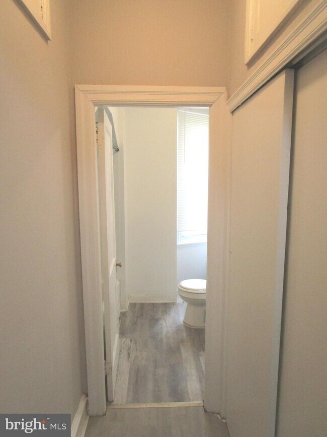 Building Photo - 6149 W Columbia Ave