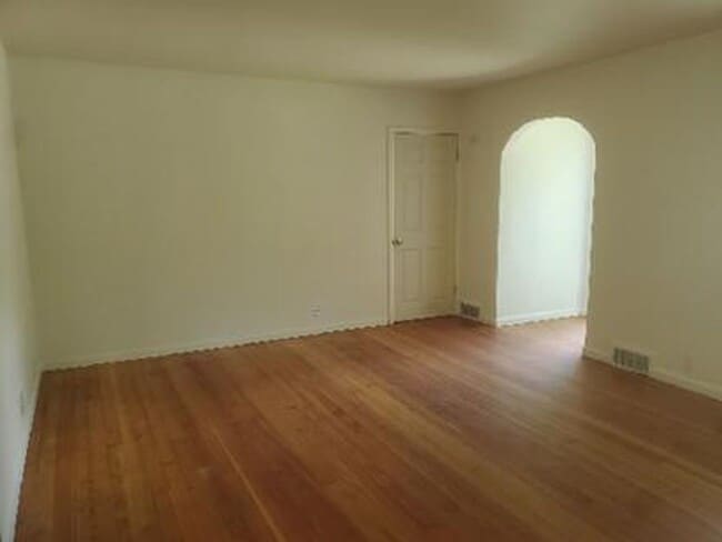 Foto del edificio - STUDENTS WELCOME! 4 Bed 2 Bath House 1 Block North of CSU