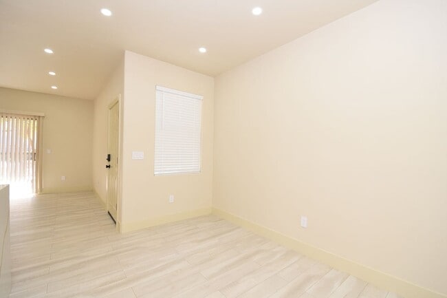 Building Photo - 8000 W Badura Ave