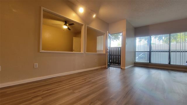 Foto del edificio - 9254 Forest Ln