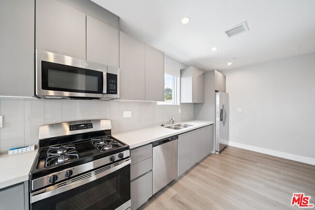 Foto del edificio - 1223 Hayworth Ave