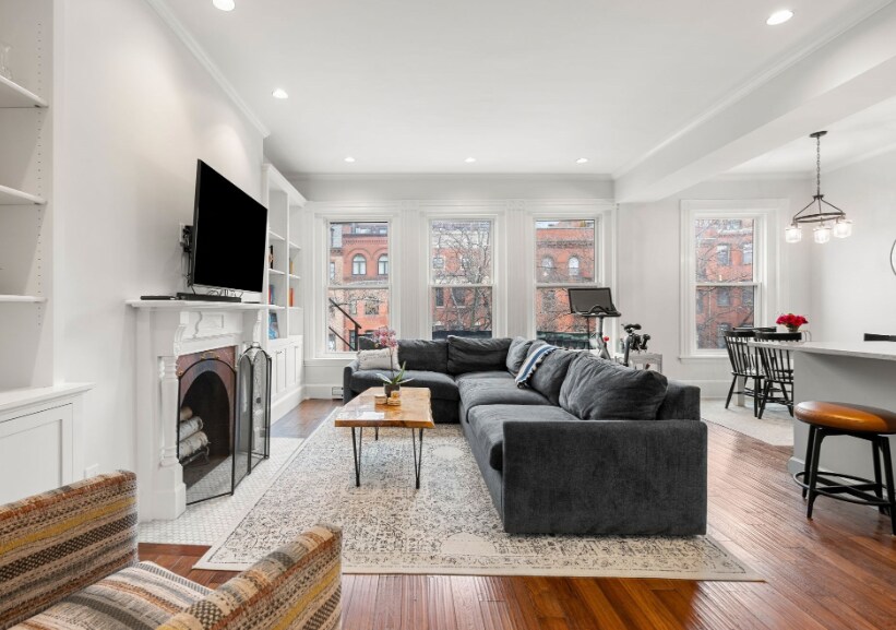 Primary Photo - 461 Beacon St