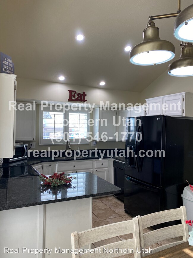 Foto del edificio - 4 br, 2 bath House - 4840 S. 3900 W.