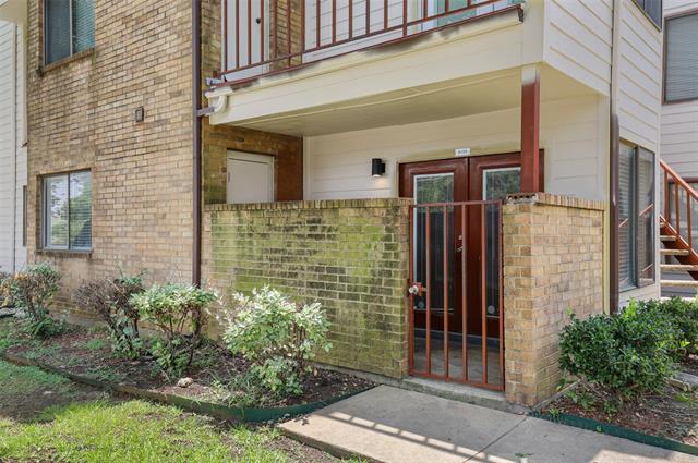 Building Photo - 2312 Balsam Dr