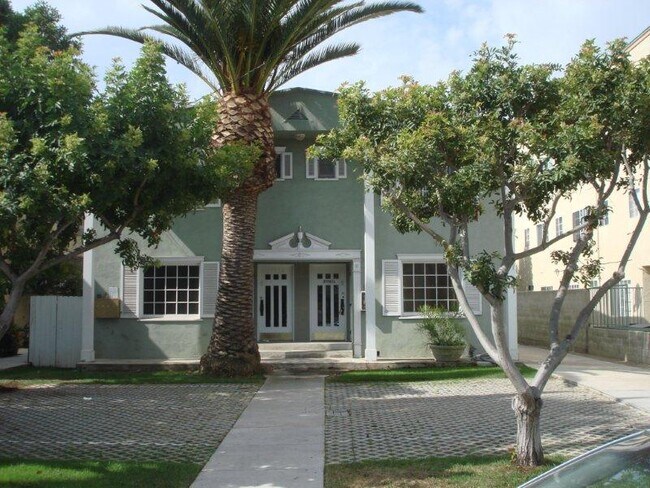 Foto del edificio - 3705 Hughes Ave