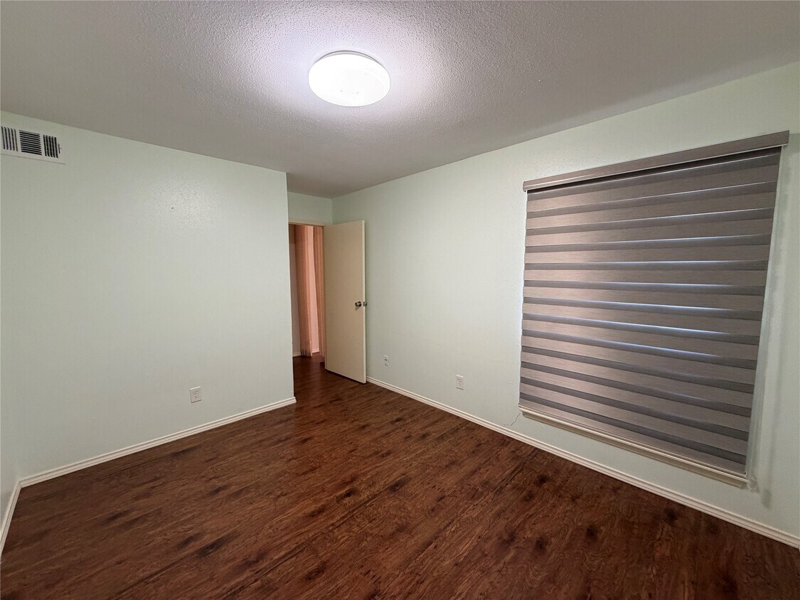 Foto del edificio - 6602 Harbor Town Dr