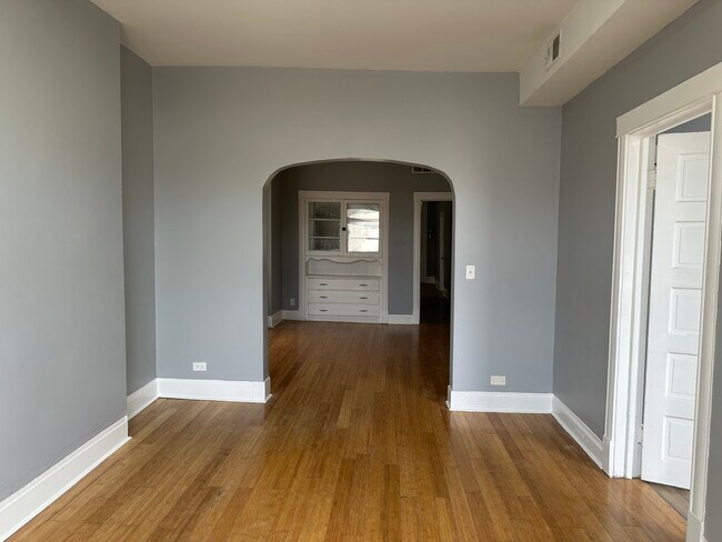 Foto del edificio - 1928 N Pulaski Rd