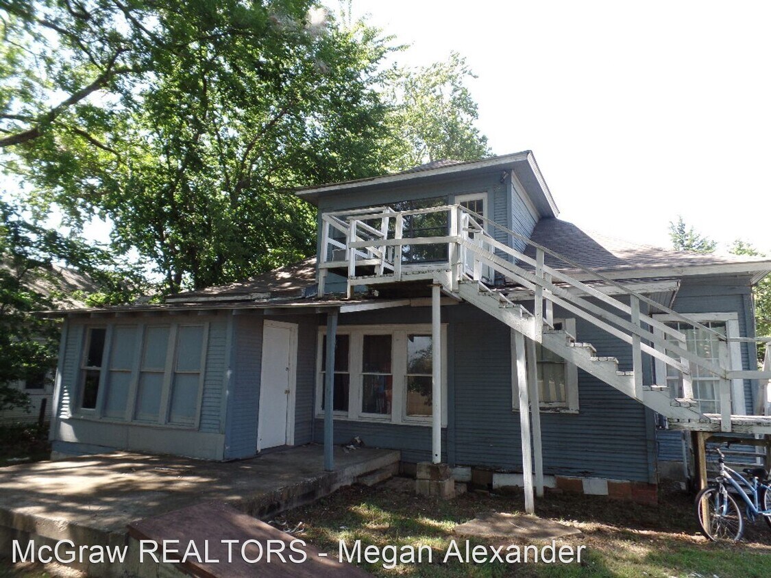 1 br, 1 bath House 925 E 9th Apt C House Rental in Ada, OK