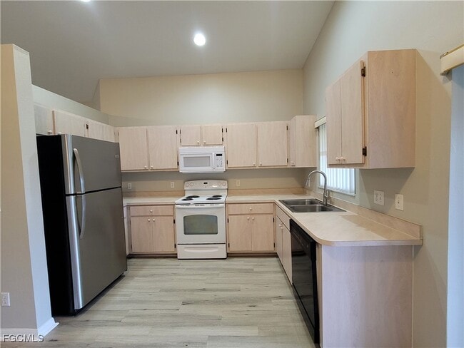 Foto del edificio - 545 SE 6th Terrace