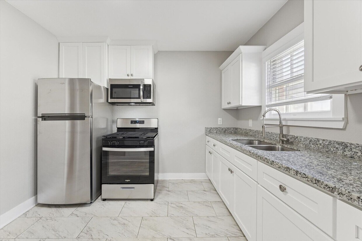 Foto principal - 1810/1812 W. Alabama St Apartments