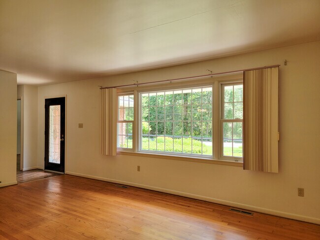 Foto del edificio - 231 Timber Rd