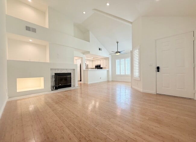 Building Photo - 4240 Lost Hills Rd