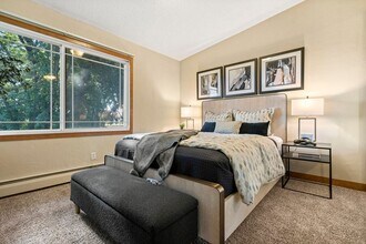 Interior Photo - Lake Pointe