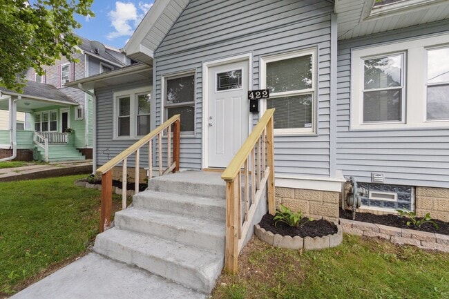 Building Photo - 422 Miriam Ave