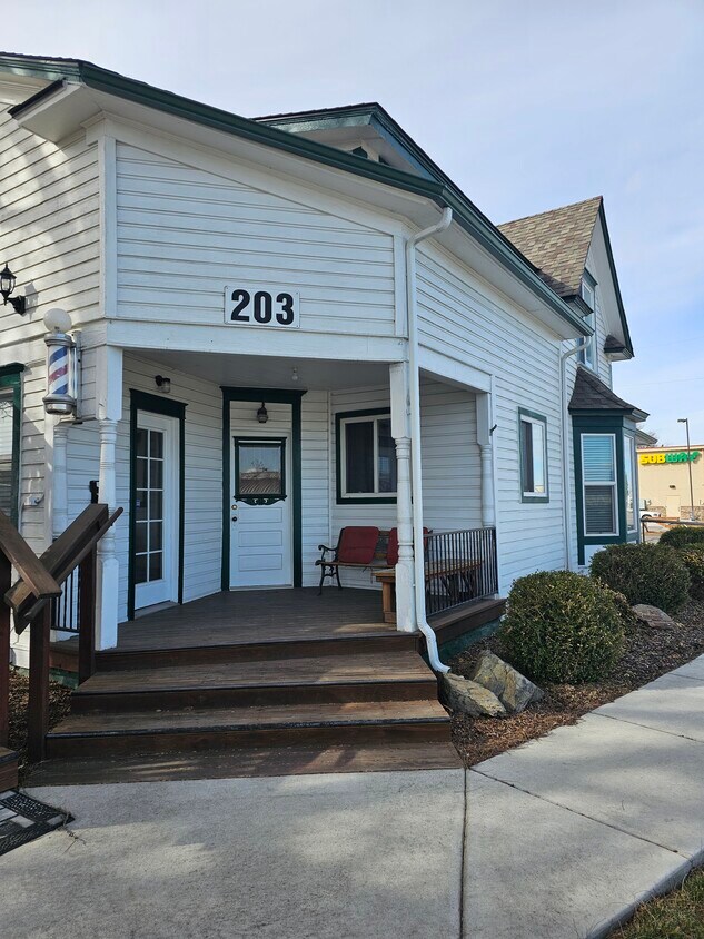Primary Photo - 203 6th Ave S