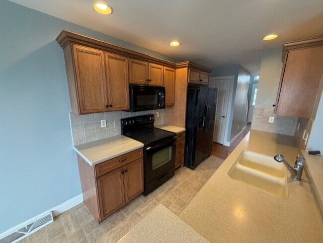 Foto del edificio - $2,000 townhome for rent Swatara township 3 bed 2.5 baths