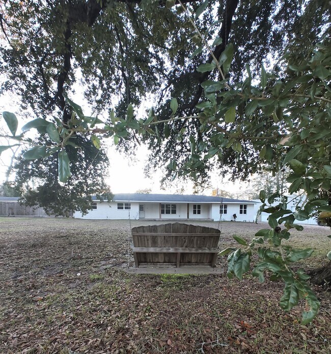 Building Photo - 120 Bayou DriveRose Hill Acres