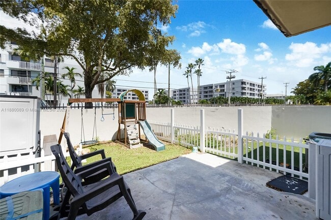 Foto del edificio - 8236 NW 8th St