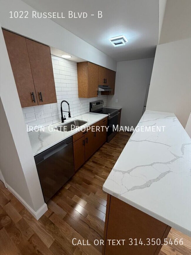 Foto del edificio - 1022 Russell Blvd