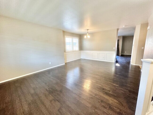 Building Photo - 915 Campfire Dr