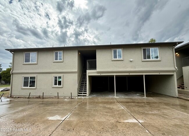 Building Photo - 564 Lincoln Ave