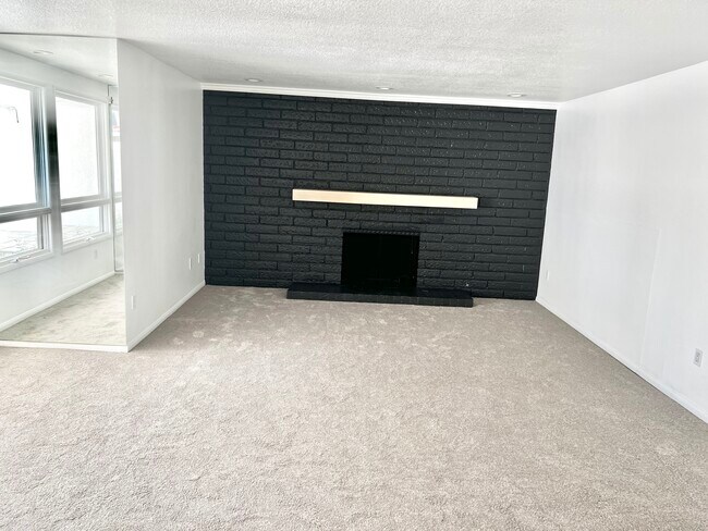Building Photo - 22137 Sonoma Pl