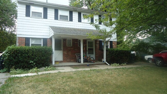 Foto del edificio - 1634 Greencrest Ave