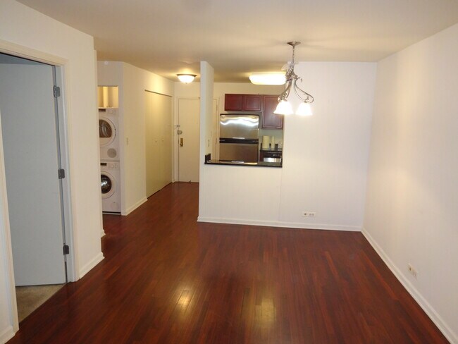 Foto del edificio - 222 E Pearson St