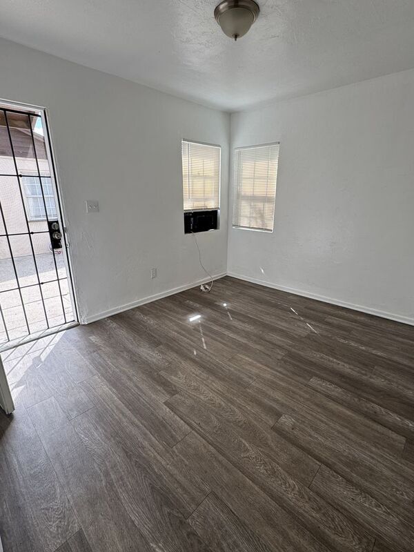 Foto del edificio - 834-846 N Davidson Ave