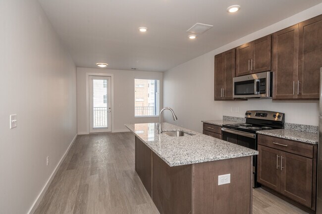 Foto del edificio - 2630 Short Vine Street Apartments