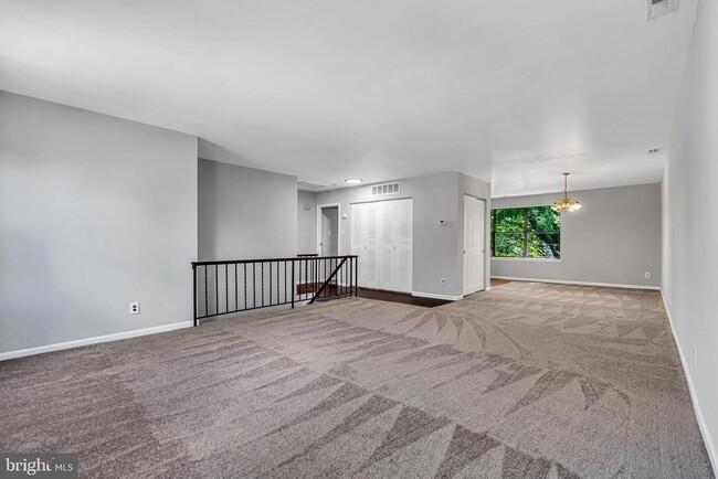 Building Photo - 5 Harrington Ln