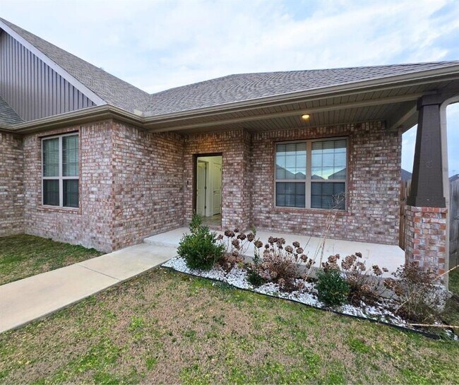 Building Photo - 1001 W Ashmore Landing Loop