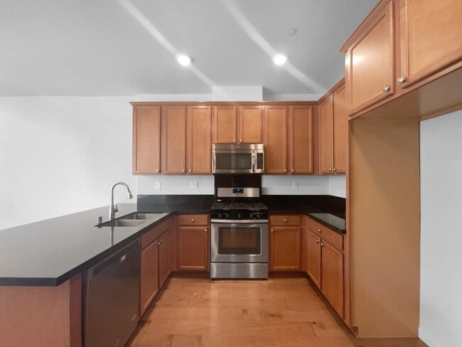 Building Photo - 3234 Bridgeway Dr