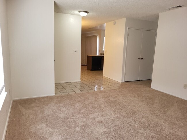 Building Photo - Charming Court home