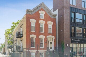 Building Photo - 1713 W North Ave