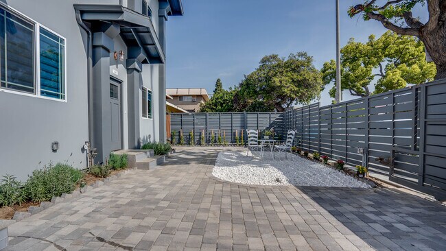 Foto del edificio - 413 N Harvard Blvd