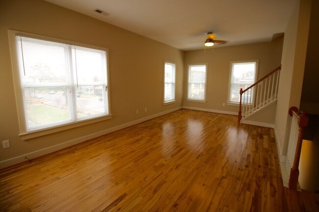 Foto del edificio - McDonald Realty, LLC