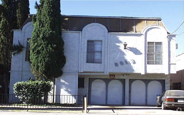 Building Photo - 8553 Cedros Ave