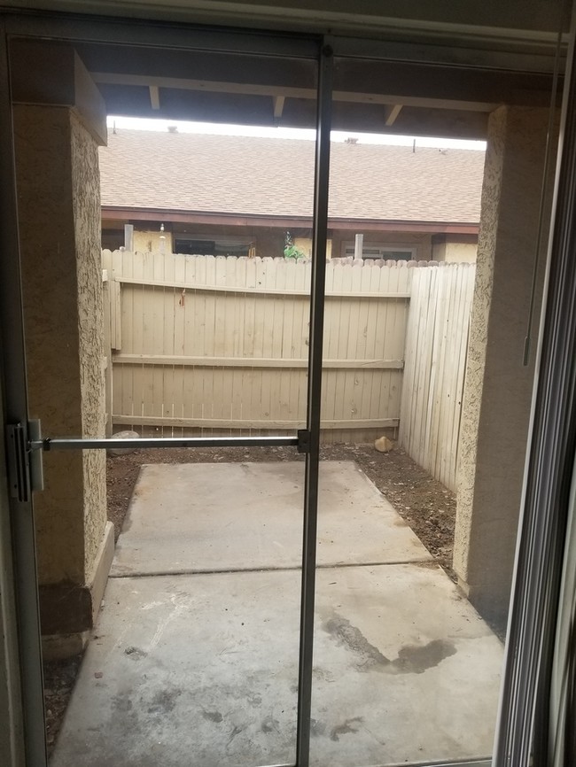 Building Photo - 2 BD 1 BA, near Dysart And VanBuren