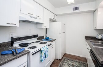 Building Photo - Crossview Court