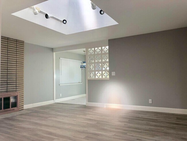 Foto del edificio - 629 Keats Ct