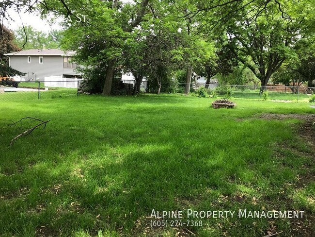 Building Photo - South Side 4 Bed/2 Bath Rental Home!