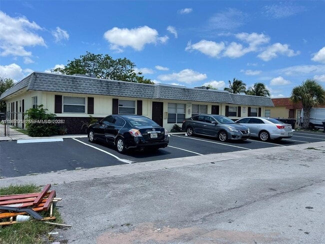 Building Photo - 7710 SW 10th Ct