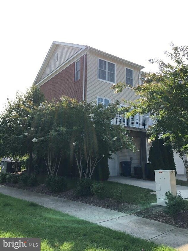 25080 Lomax Terrace, Chantilly, VA 20152 Townhome Rentals in Chantilly VA