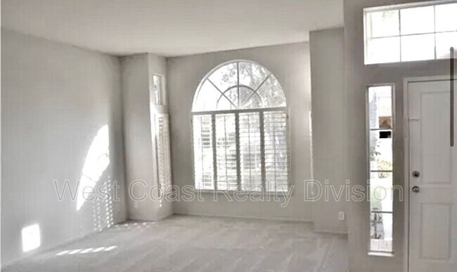 Foto del edificio - 27573 Dandelion Ct