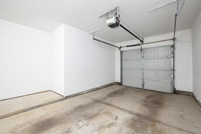 Building Photo - 3334 Endsleigh Ln